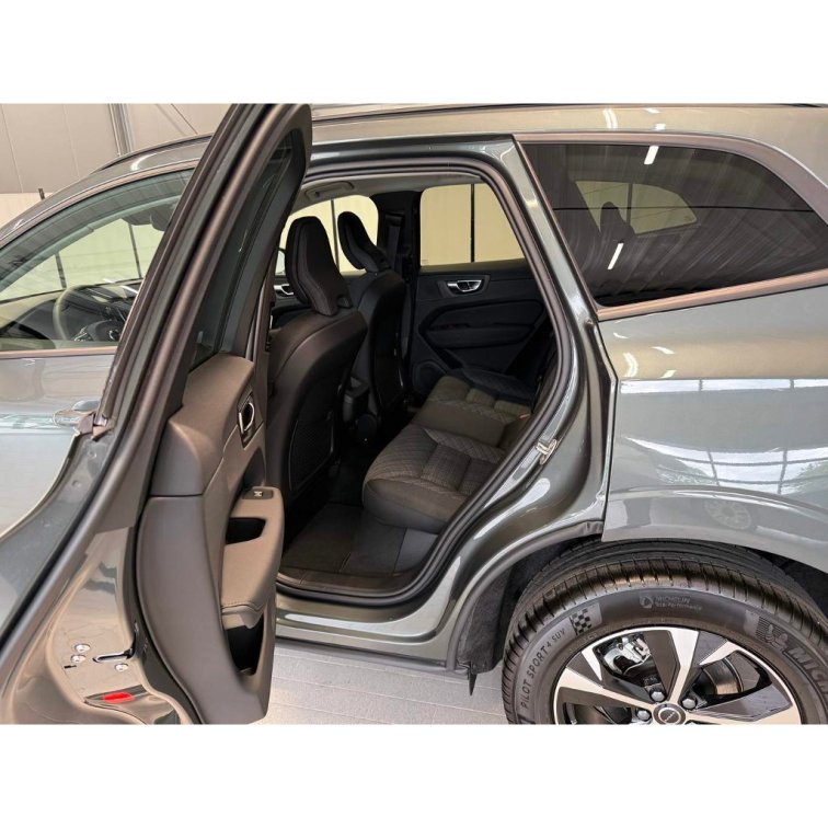 VOLVO XC60 B5 2.0L 250+14 HPAT8 AWD CORE (benzín) s01-55902