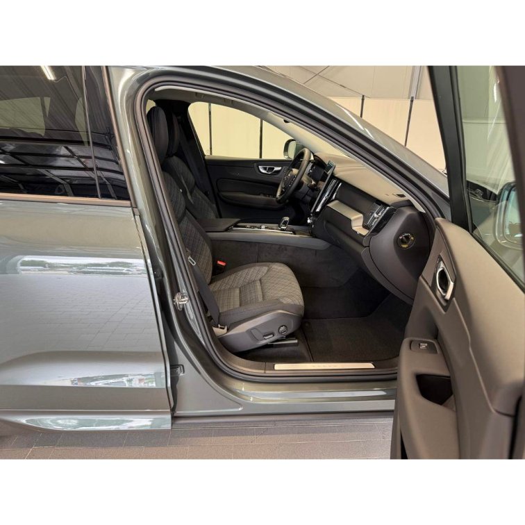 VOLVO XC60 B5 2.0L 250+14 HPAT8 AWD CORE (benzín) s01-55902