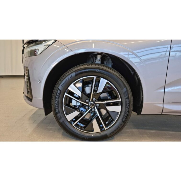 VOLVO XC60 B5 2.0L 250+14 HP AT8 AWD PLUS Dark (benzín) s01-55958