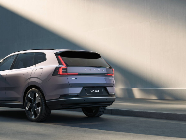 Volvo Cars představuje nové Volvo XC70: plug-in hybridní vůz stvořený pro každou cestu