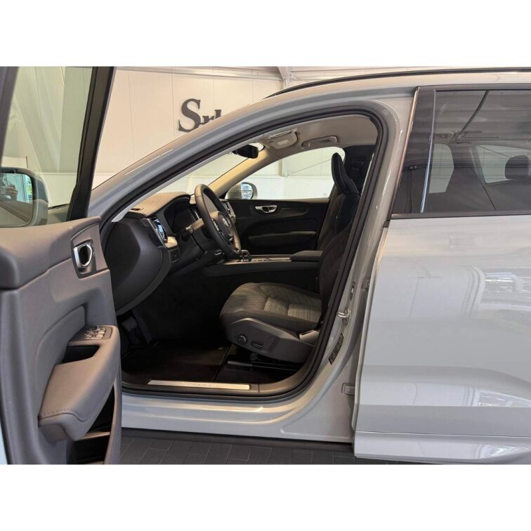 VOLVO XC60 B5 2.0L 250+14 HP AT8 FWD CORE (benzín) s01-55962