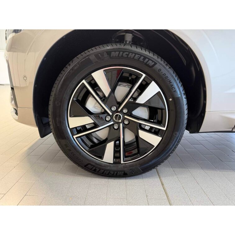 VOLVO XC60 B5 2.0L 250+14 HP AT8 AWD PLUS Dark (benzín) s01-55643