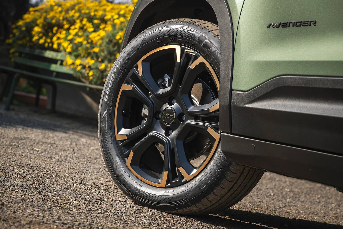 NOVÝ JEEP® AVENGER: evoluce kompaktního vyjádření svobody. Speciální edice 85th Anniversary