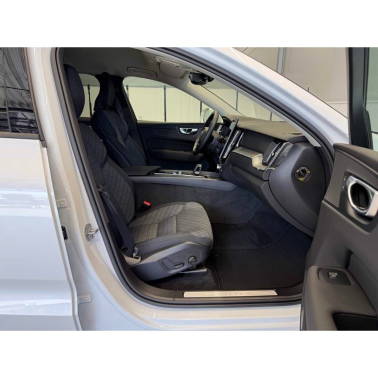 VOLVO XC60 B5 2.0L 250+14 HP AT8 FWD CORE (benzín) s01-55961