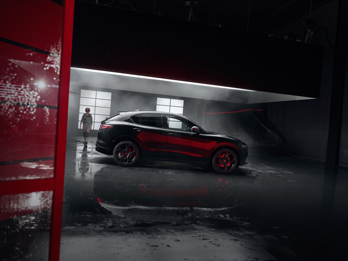 Alfa Romeo Edizione Luna Rossa má premiéru v Neapoli