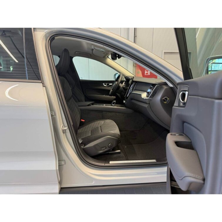 VOLVO XC60 B5 2.0L 250+14 HP AT8 FWD CORE (benzín) s01-55962