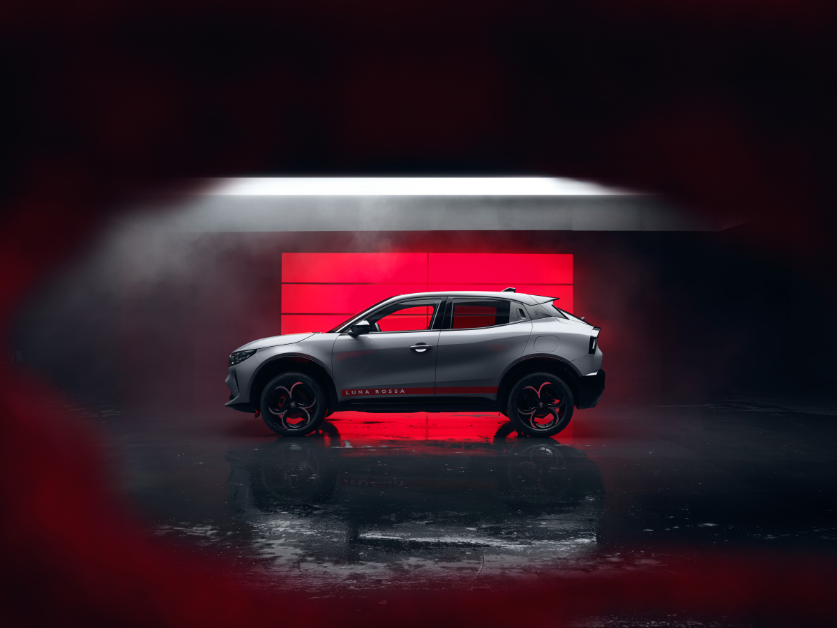 Alfa Romeo Edizione Luna Rossa má premiéru v Neapoli