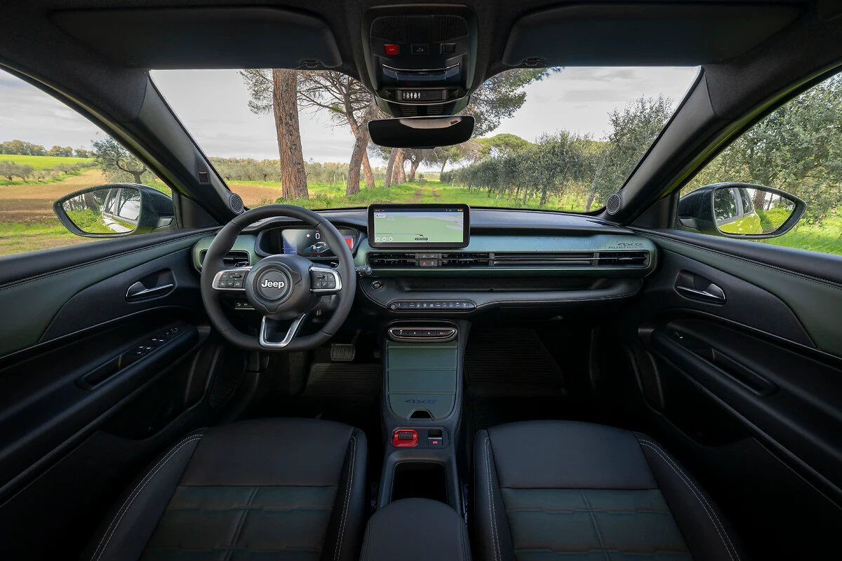 NOVÝ JEEP® AVENGER: evoluce kompaktního vyjádření svobody. Speciální edice 85th Anniversary