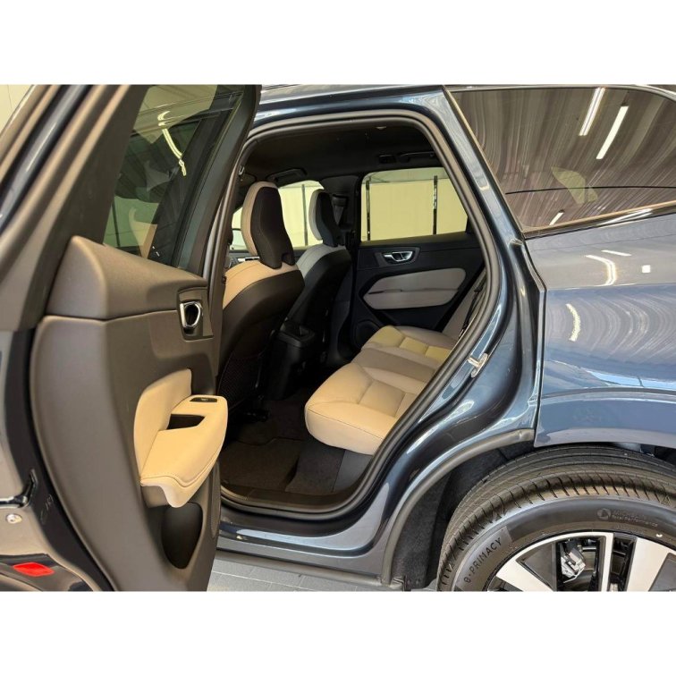 VOLVO XC60 B5 2.0L 250+14 HP AT8 AWD PLUS Dark (benzín) s01-55957