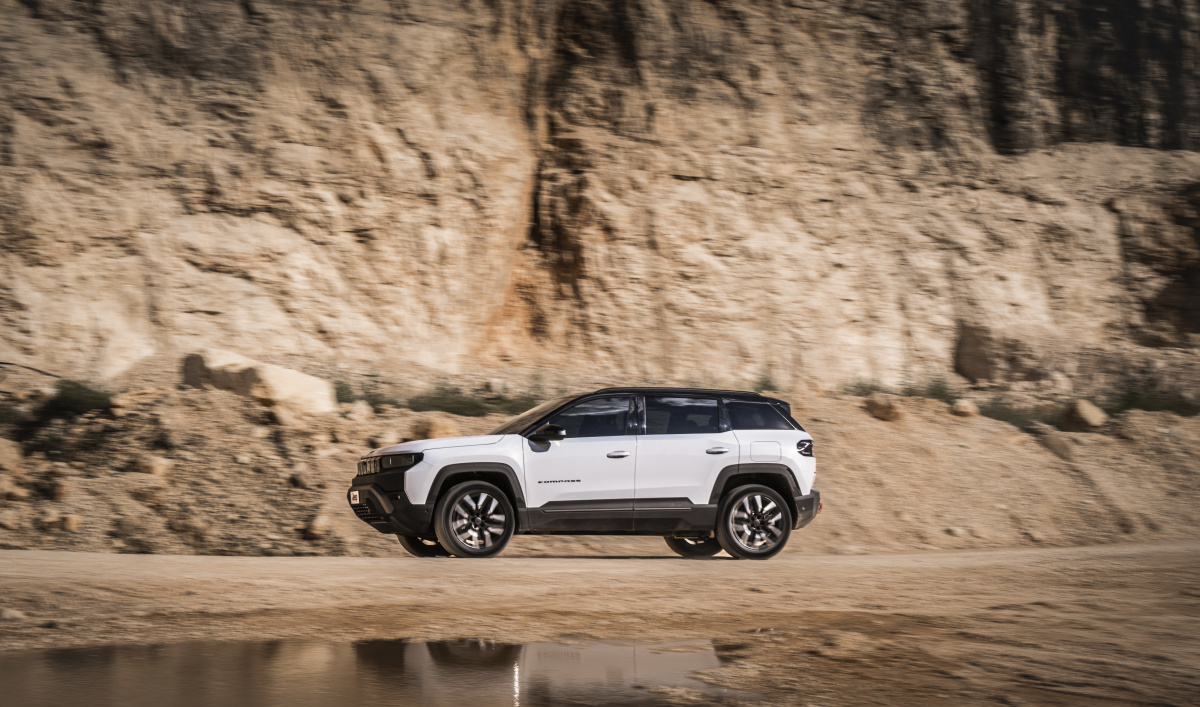 Nový Jeep® Compass zdvojnásobuje svobodu volby: nabídka se rozšiřuje o Jeep Compass 4xe