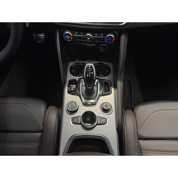 ALFA ROMEO GIULIA 2.0 Turbo 280k AT8 AWD INTENSA s01-56294