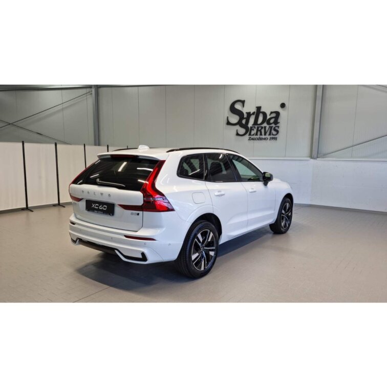 VOLVO XC60 B5 2.0L 250+14 HP AT8 AWD PLUS Dark (benzín) s01-55953
