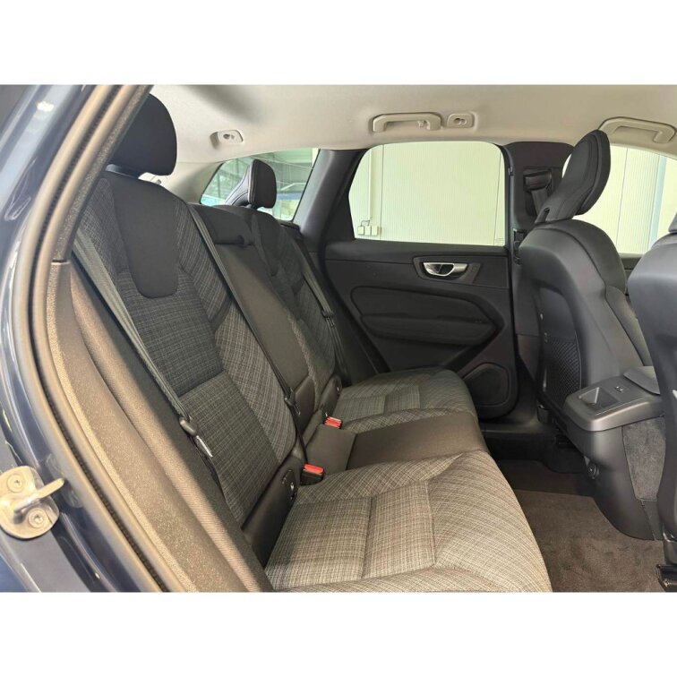 VOLVO XC60 B5 2.0L 250+14 HP AT8 FWD CORE (benzín) s01-55960