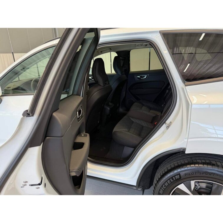 VOLVO XC60 B5 2.0L 250+14 HP AT8 FWD CORE (benzín) s01-55961