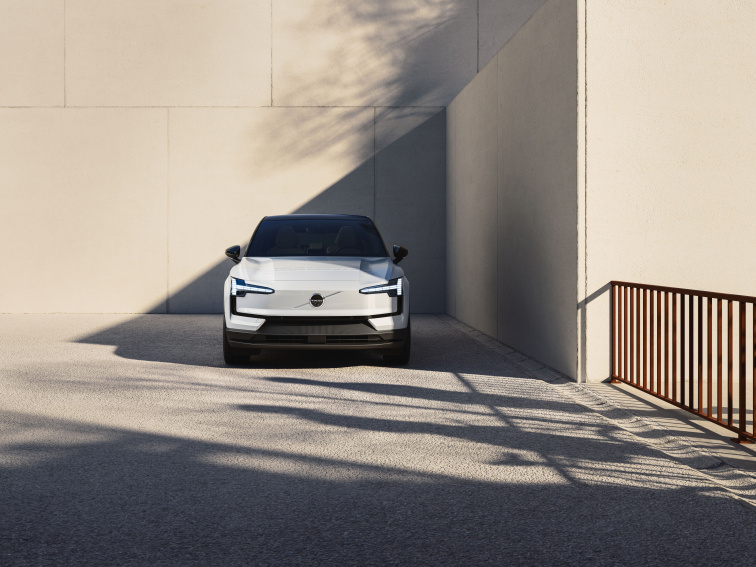 Volvo EX30 nyní získává díky novým funkcím a designovým vylepšením na ještě větší atraktivitě