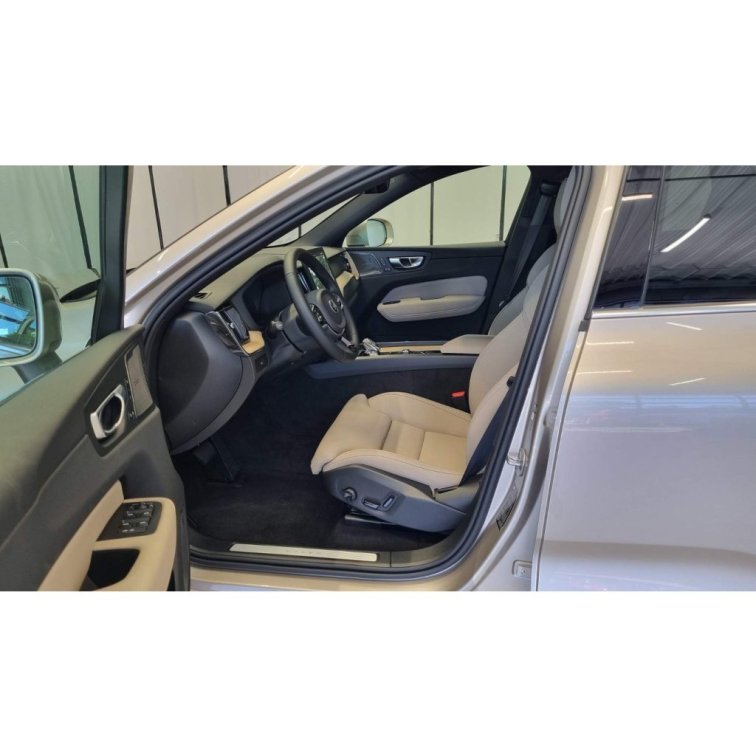 VOLVO XC60 B5 2.0L 250+14 HP AT8 AWD PLUS Bright (benzín) s01-55714