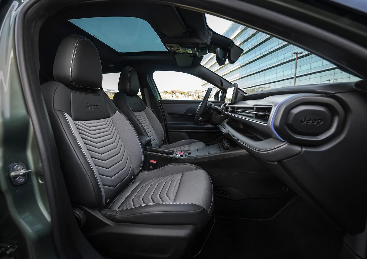 NOVÝ JEEP® AVENGER: evoluce kompaktního vyjádření svobody. Speciální edice 85th Anniversary