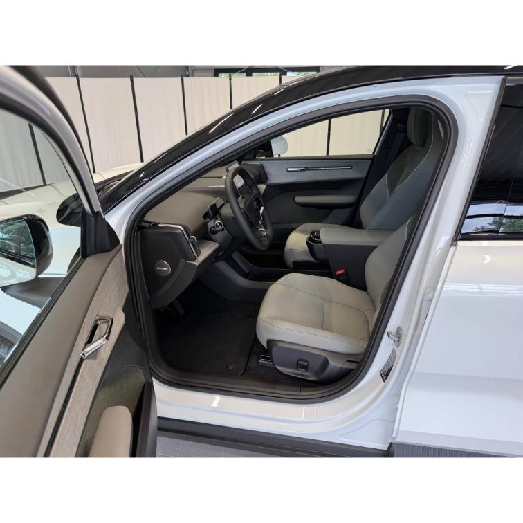 VOLVO EX30 Twin Motor Performance Ultra 428 HP Cross Country s01-55556