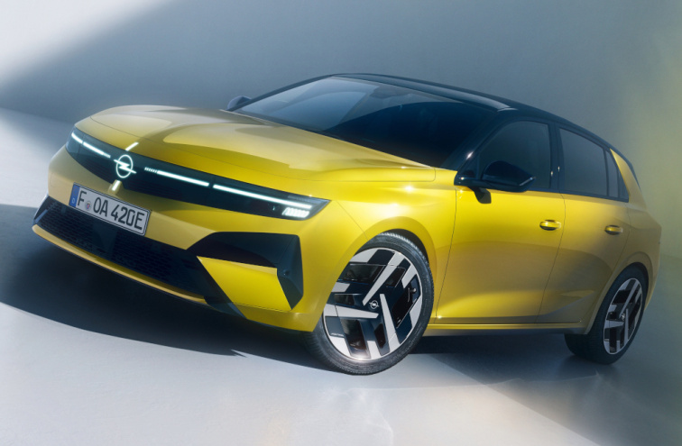 Nová Opel Astra září na autosalonu v Bruselu