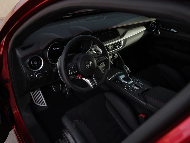 Alfa Romeo v Evropě znovu otevírá možnost objednání modelů Giulia a Stelvio Quadrifoglio