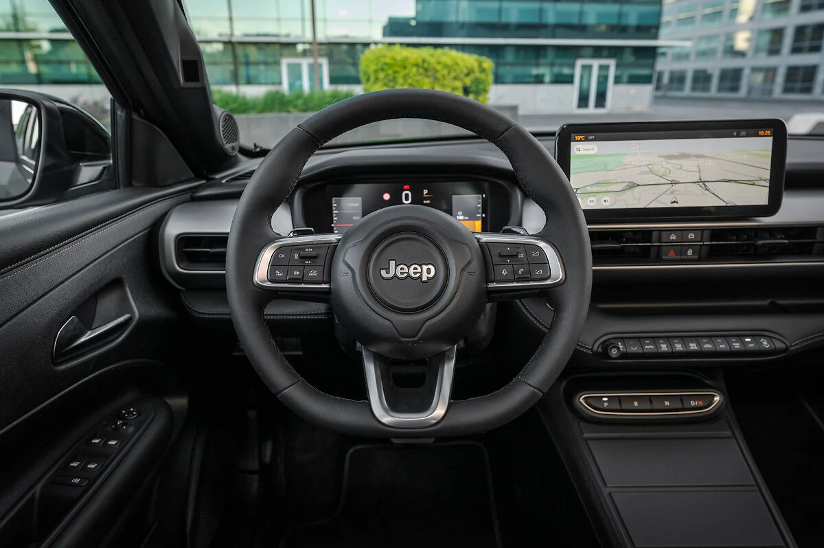 NOVÝ JEEP® AVENGER: evoluce kompaktního vyjádření svobody. Speciální edice 85th Anniversary