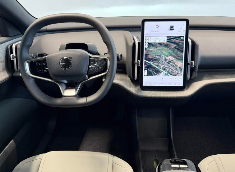 VOLVO EX30 Twin Motor Performance Ultra 428 HP Cross Country s01-55556