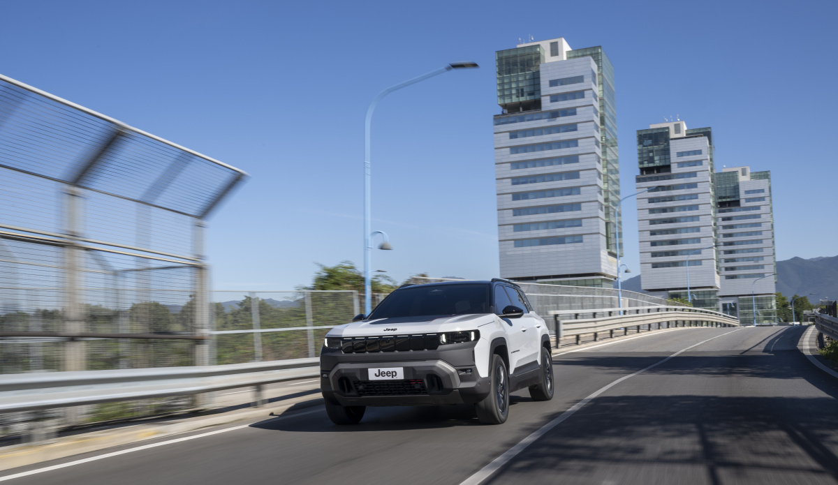Nový Jeep® Compass zdvojnásobuje svobodu volby: nabídka se rozšiřuje o Jeep Compass 4xe