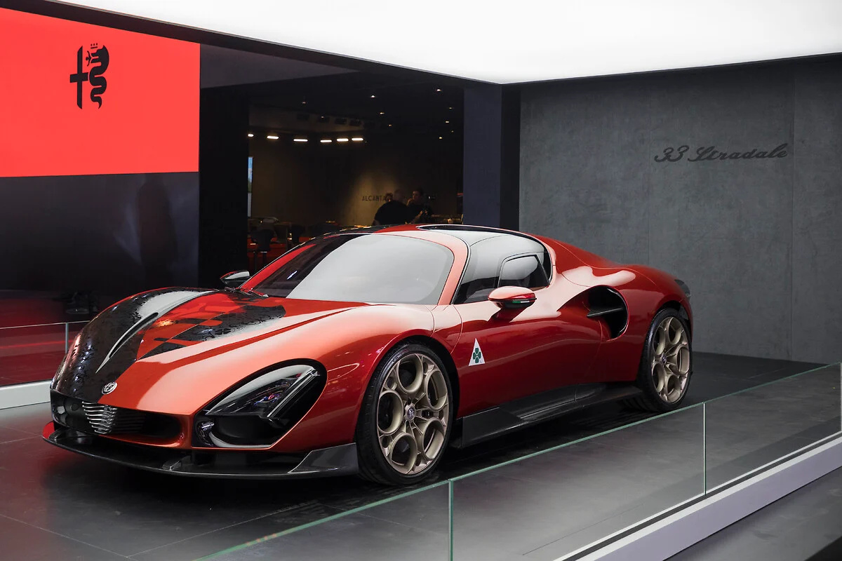 Srdce Alfa Romeo bije v Paříži: emoce, krása, budoucnost