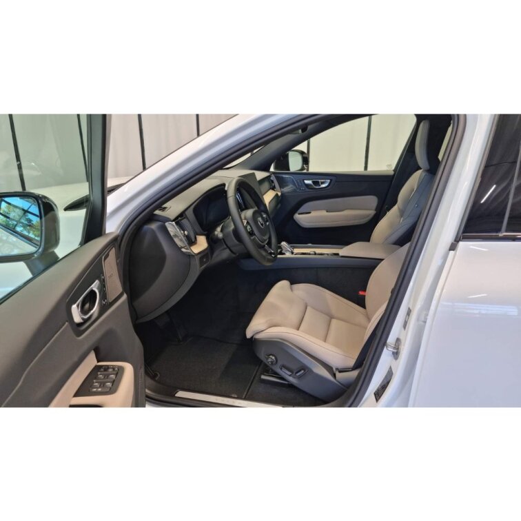 VOLVO XC60 B5 2.0L 250+14 HP AT8 AWD PLUS Dark (benzín) s01-55953