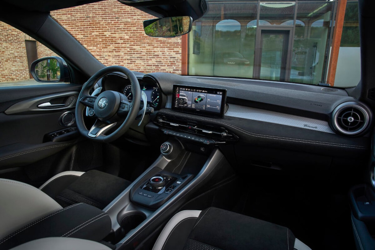 Nová Alfa Romeo Tonale: sportovnější a emotivnější než kdy dříve