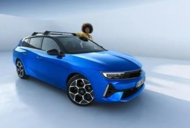 Střešní nosiče Opel Astra L s podélnými tyčemi