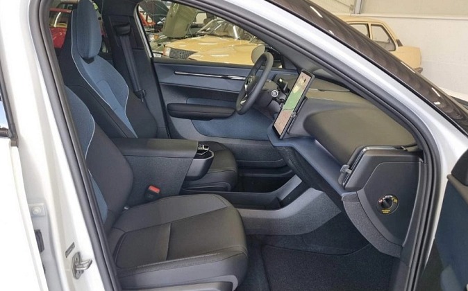 VOLVO EX30 Single Motor Ultra 272 HP Extended Range s01-54896