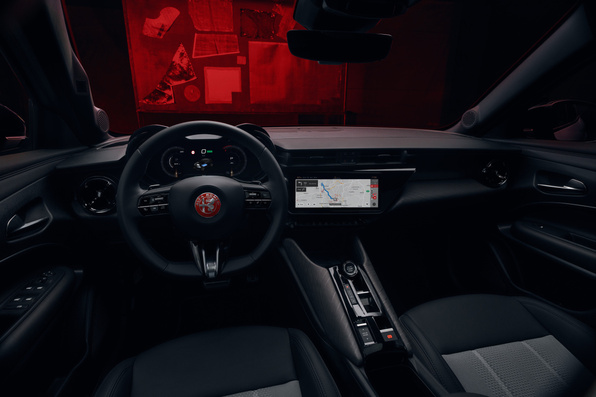 Alfa Romeo Edizione Luna Rossa má premiéru v Neapoli