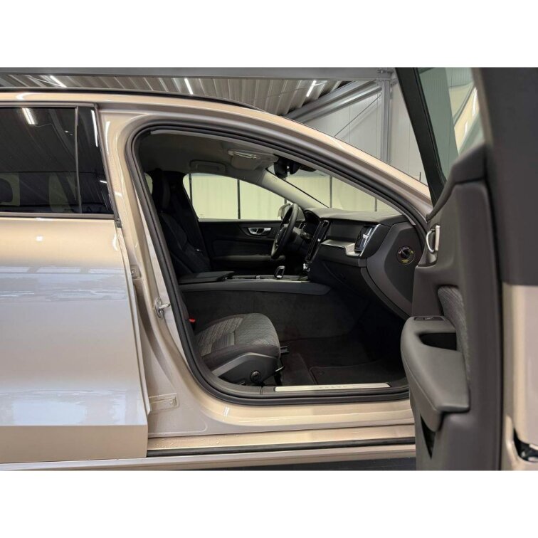 VOLVO V60 B4 2.0L 197+14 HP AT7 FWD CORE (benzín) s01-55978