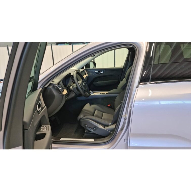 VOLVO XC60 B5 2.0L 250+14 HP AT8 AWD PLUS Dark (benzín) s01-55958