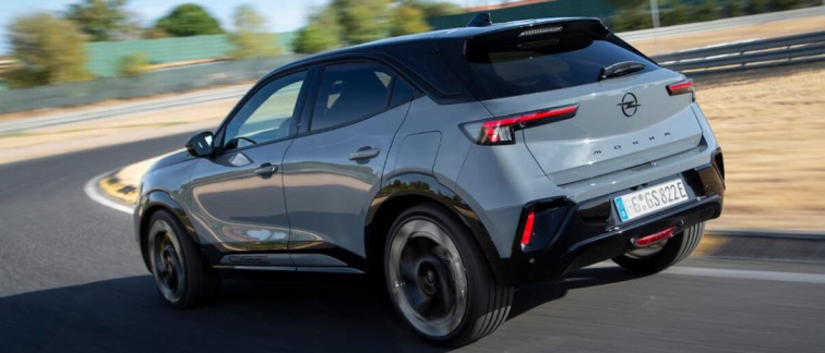 Opel Mokka GSE vybojovala "Zlatý volant 2025"