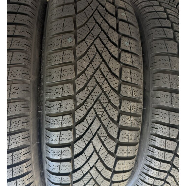 Sada zimních pneu Falken 215/55R18 99V XL a disků DEZENT TV DARK