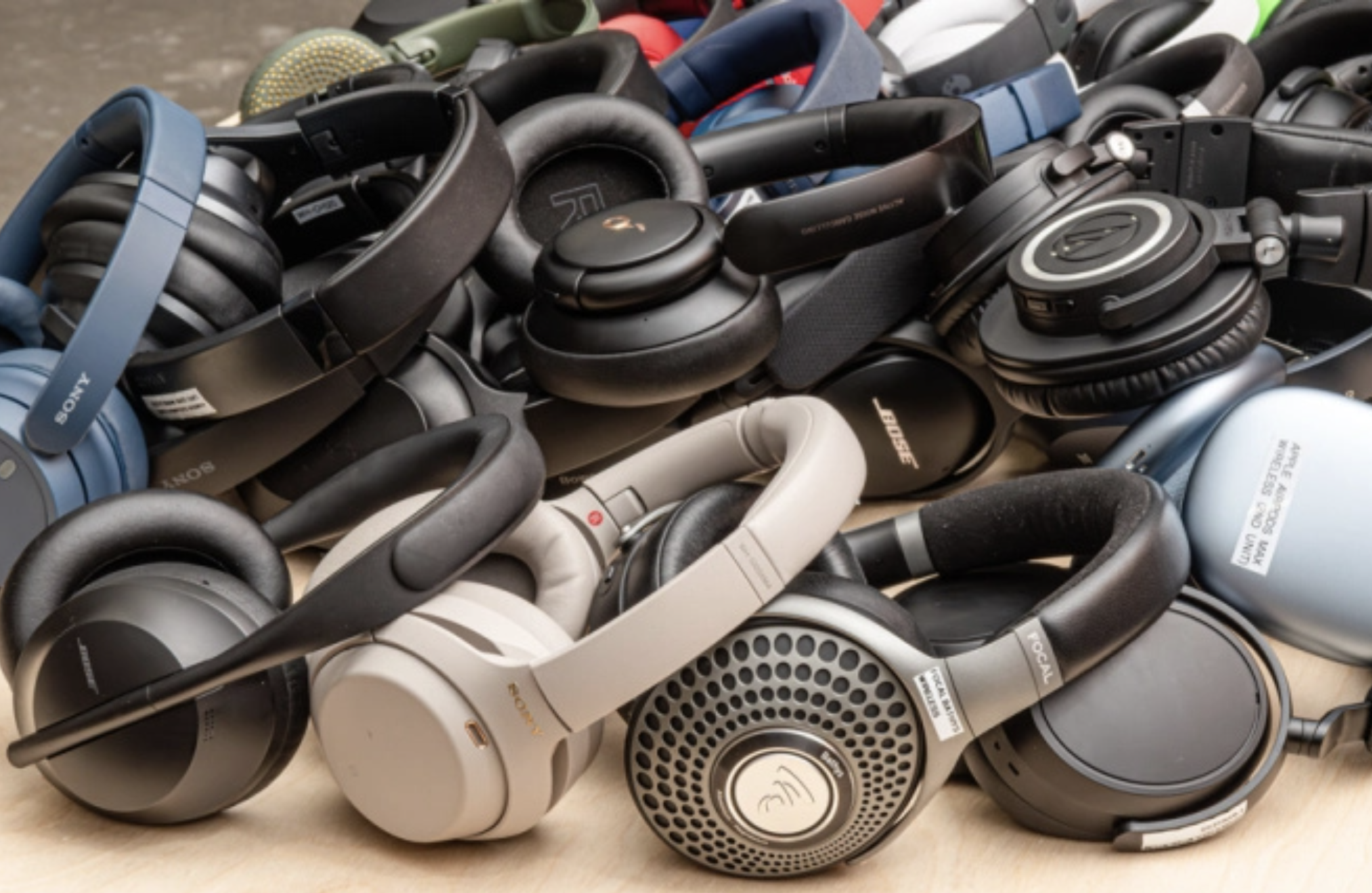 Najlepšie bezdrôtové slúchadlá a reproduktory: Ako si vybrať pre pohodlie a kvalitu zvuku