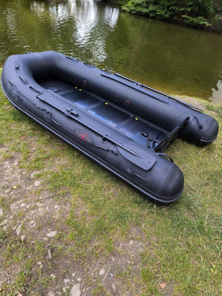ČLUN RAPTOR 300 X-TREME PRIME CARBON BLACK AIR/ALU