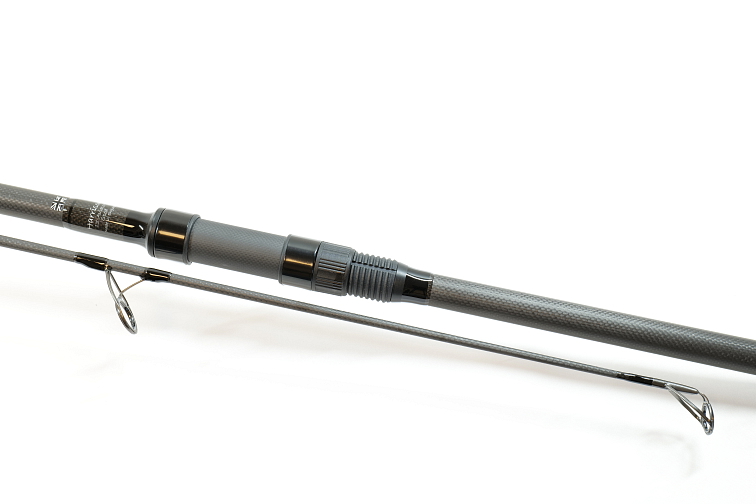 Harrison kaprový prut Aviator Spod 13ft 5lb All Black, sedlo 1K Carbon, Abbreviated, Kigan ZD Anti Tangle Gunsmoke 50mm