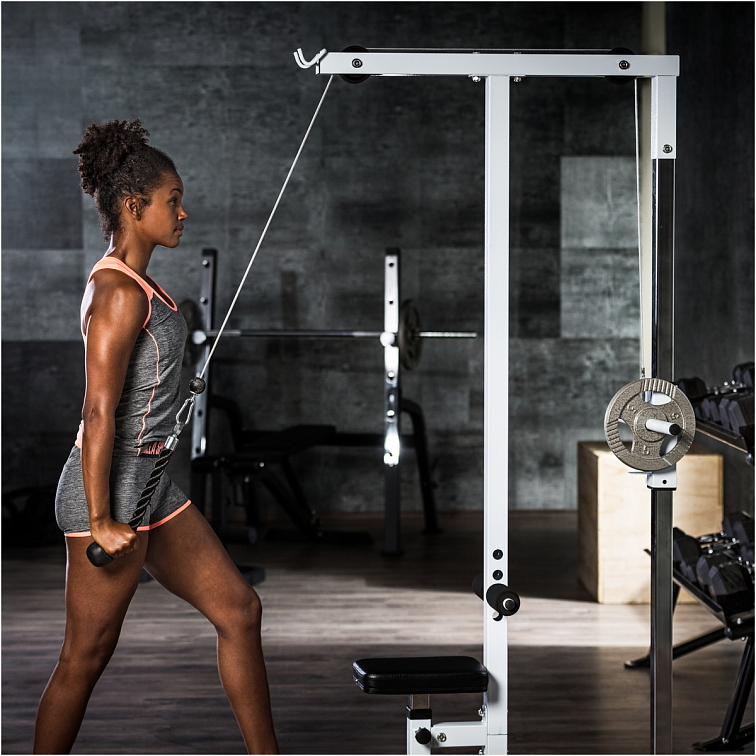 Lat Pull-Down Station in White/Black