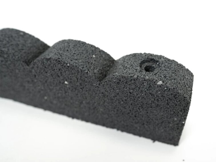 Zahradní obrubník ROMAN STONE šedá 120 cm, gumový (včetně hřebů)