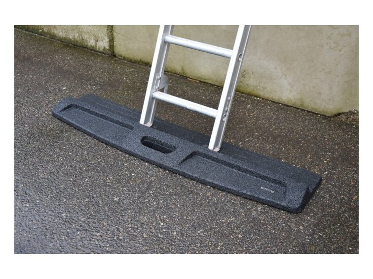 Gumová protiskluzová podložka pod žebřík ASLON 130 x 31 cm, černá