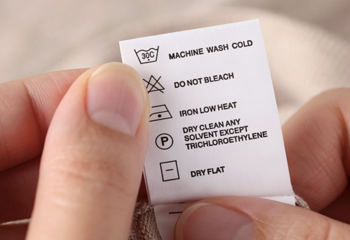 Jak prát oblečení ze 100% bavlny: Podrobný průvodce