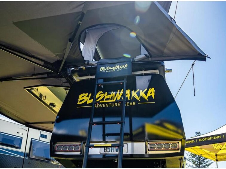 Markýza Bushwakka 270 Extreme Darkness se vstupem