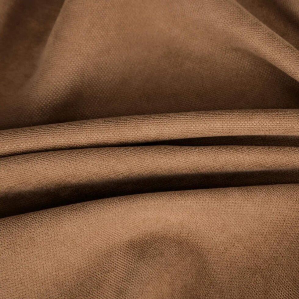 Skořicový závěs ADORE z měkké látky s velurovou strukturou