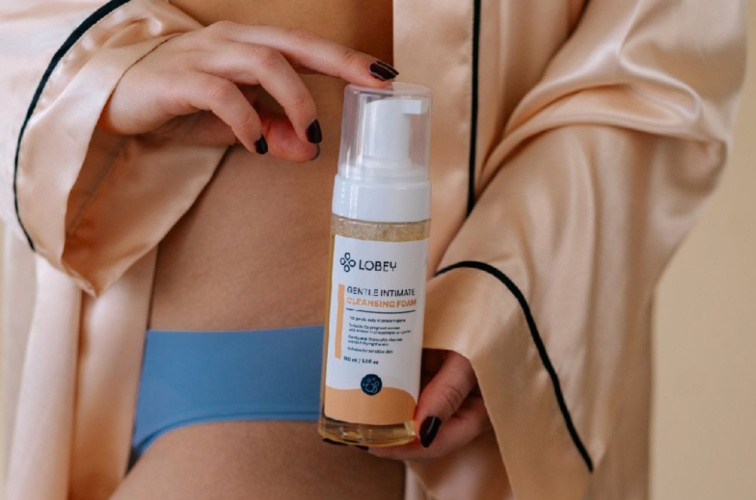 Jemná intímna čistiaca pena LOBEY