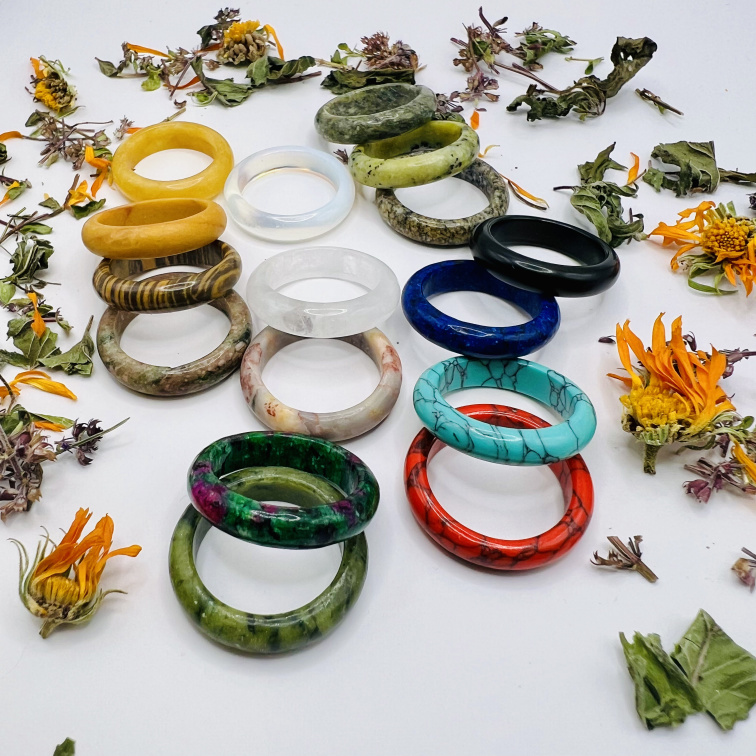 Prsteň z prírodného kameňa