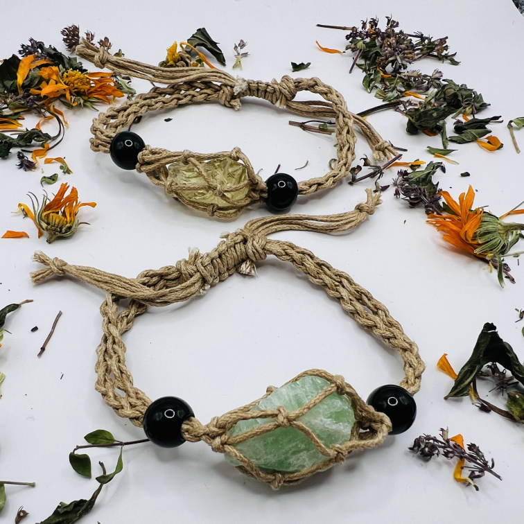 Makrame náramok s prírodným kameňom