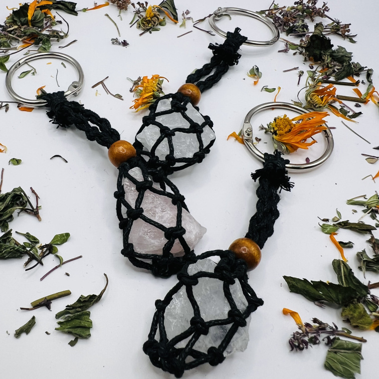 Makrame kľúčenka s prírodným kameňom